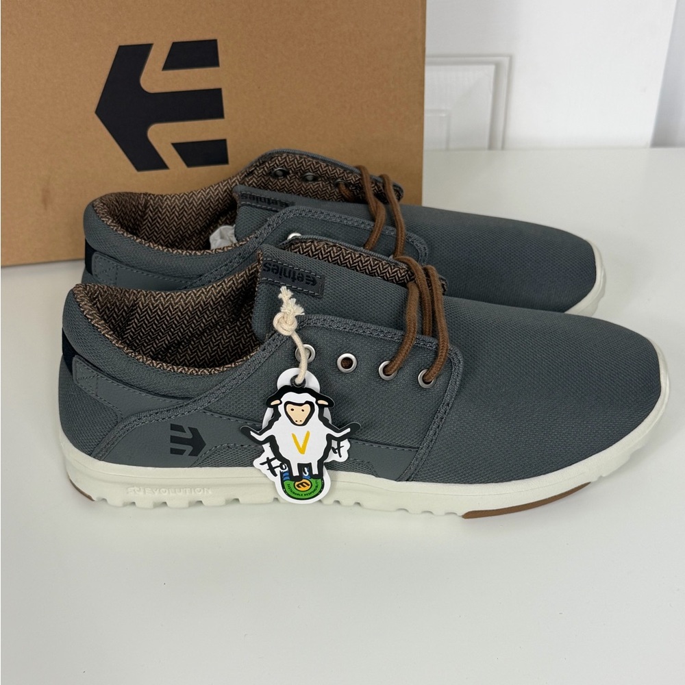 Etnies Scout Skate Men’s Size 10 Grey Black White Sneakers Casual Shoes NIB‎